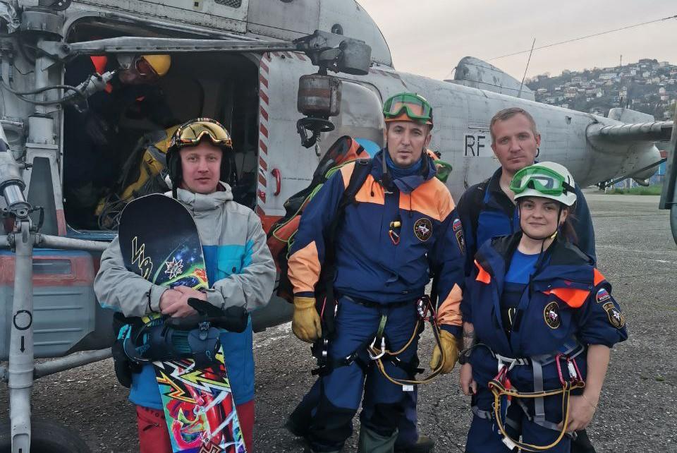 Эвакуировали на вертолете: в горах Сочи спасли москвича-фрирайдера