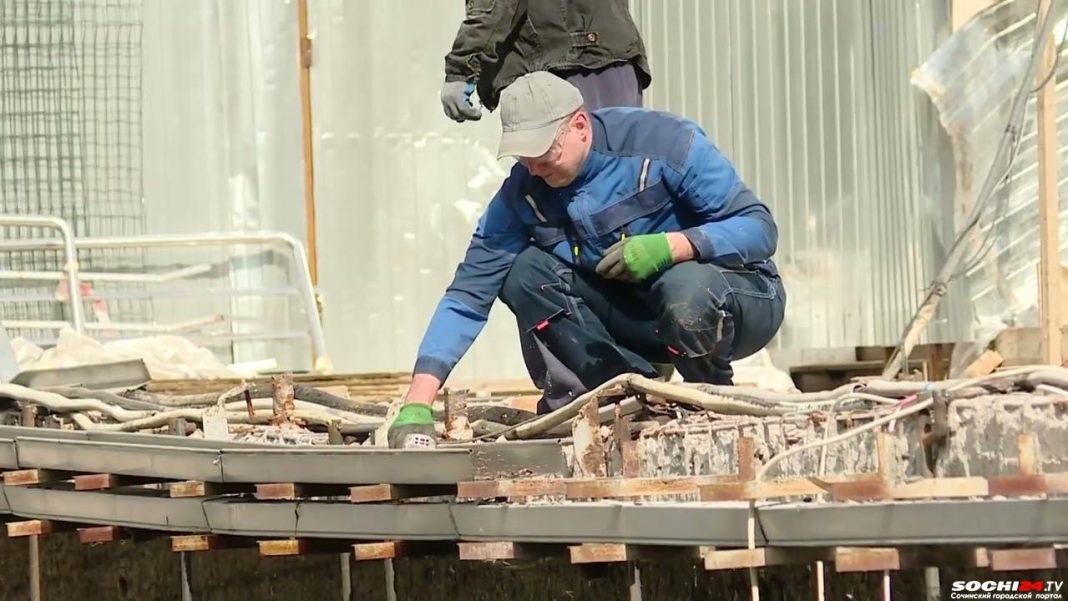 Мы ждём уже 2 года: стало известно, когда в Сочи откроют пешеходный Ривьерский мост