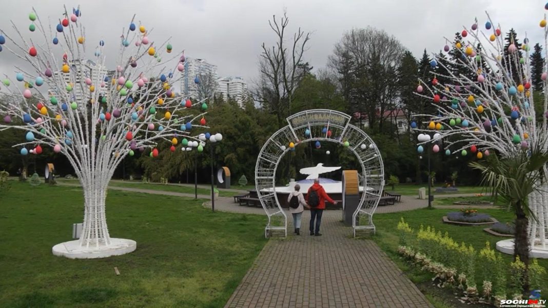 Пасха-2023: в Сочи впервые установили крупные инсталляции к празднику (ВИДЕО)