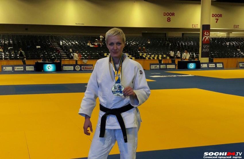 Несмотря на все запреты: самого титулованного тренера Сочи поздравили с Днем рождения спортсмены всех стран (ВИДЕО)