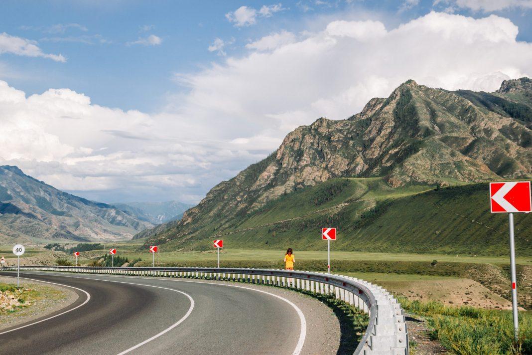 «В любого Бога поверишь»: россиянка рассказала, почему на дороге в Дагестане у нее чуть не остановилось сердце