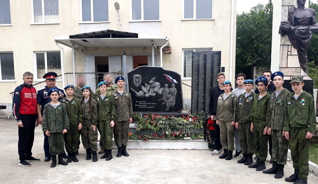 Студенты СГУ приняли участие в открытии мемориала героям СВО