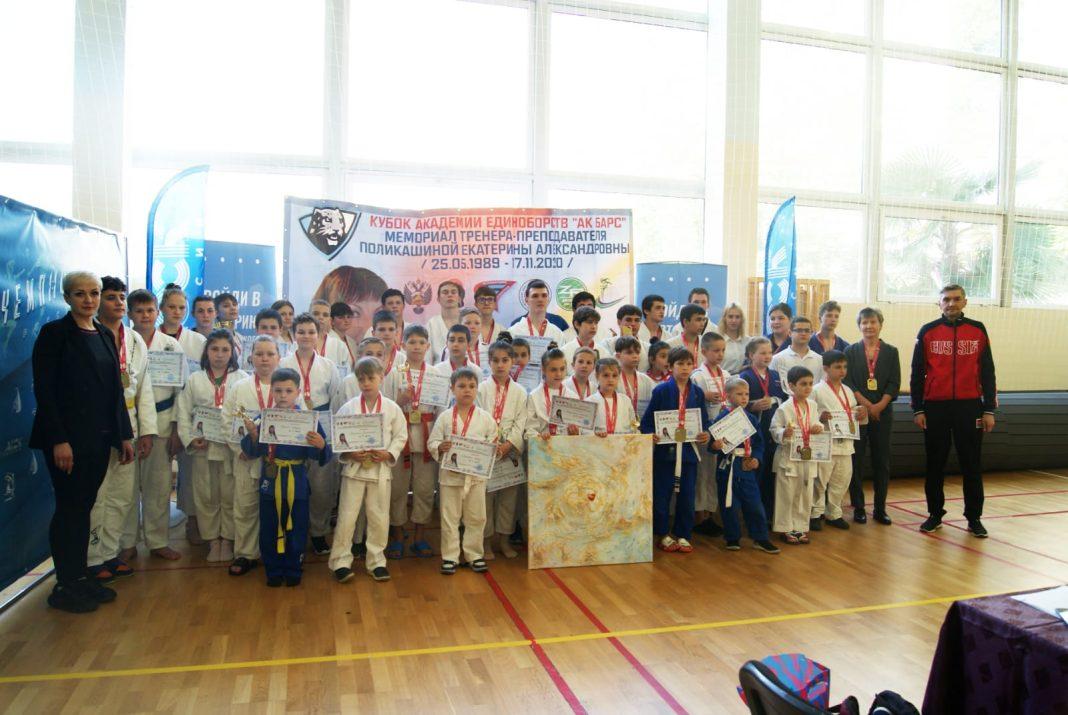 В СГУ прошел турнир по джиу-джитсу памяти выпускницы университета, тренера-преподавателя Екатерины Поликашиной