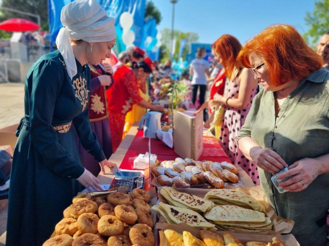 В Адлере развернули несколько тематических зон в честь Дня города