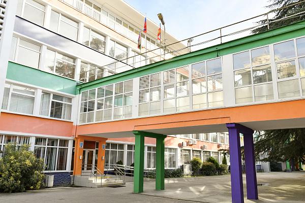 В Сочи 15 школ получат по 1 млн. рублей: когда и почему?