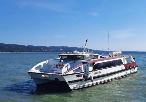 Водное такси: из Сочи в Геленджик и Новороссийск запустили скоростной катамаран