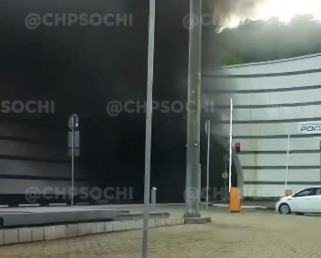 В Сочи в туннеле вспыхнула машина (Видео)