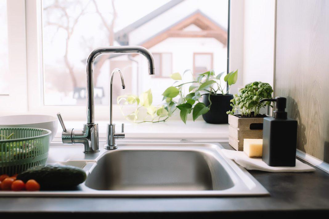 Отключат подачу питьевой воды и отправят инспекцию на проверку: Водоканал займется нерадивыми должниками