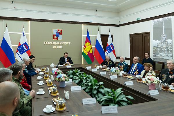 Мэр Сочи встретился с ветеранами ВОВ