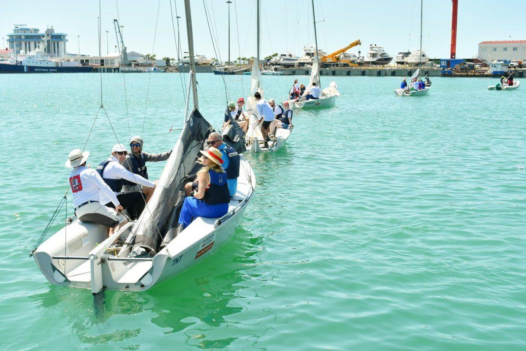 В Сочи в День города в море вышли более 60 парусников