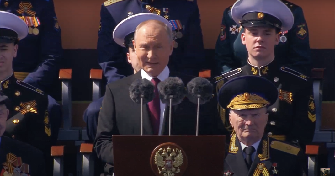 Владимир Путин на Параде Победы обратился к гражданам России с трибуны