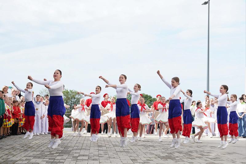В Сочи 1 июня в новой школе на Мамайке открылся детский летний лагерь