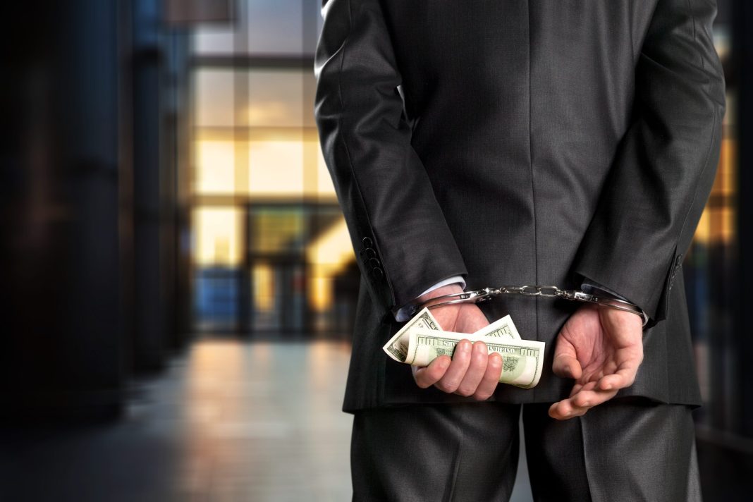 Содрал с 4х приезжих 99 млн на санаторий в Сочи: инвестиционного брокера посадят на 10 лет