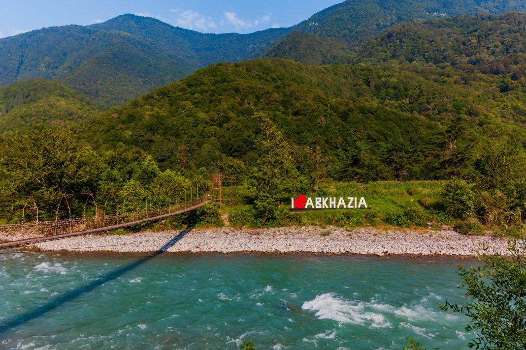 Выжить в Абхазии: россиянка рассказала, чего туристам никогда нельзя делать в республике, если они хотят дожить до конца отпуска
