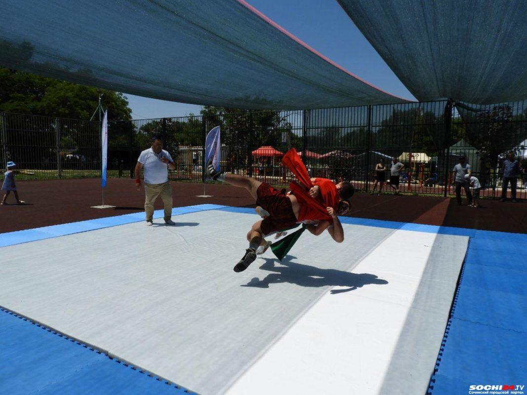 Спортсмен из Сочи завоевал золото турнира по поясной борьбе корэш в Армавире