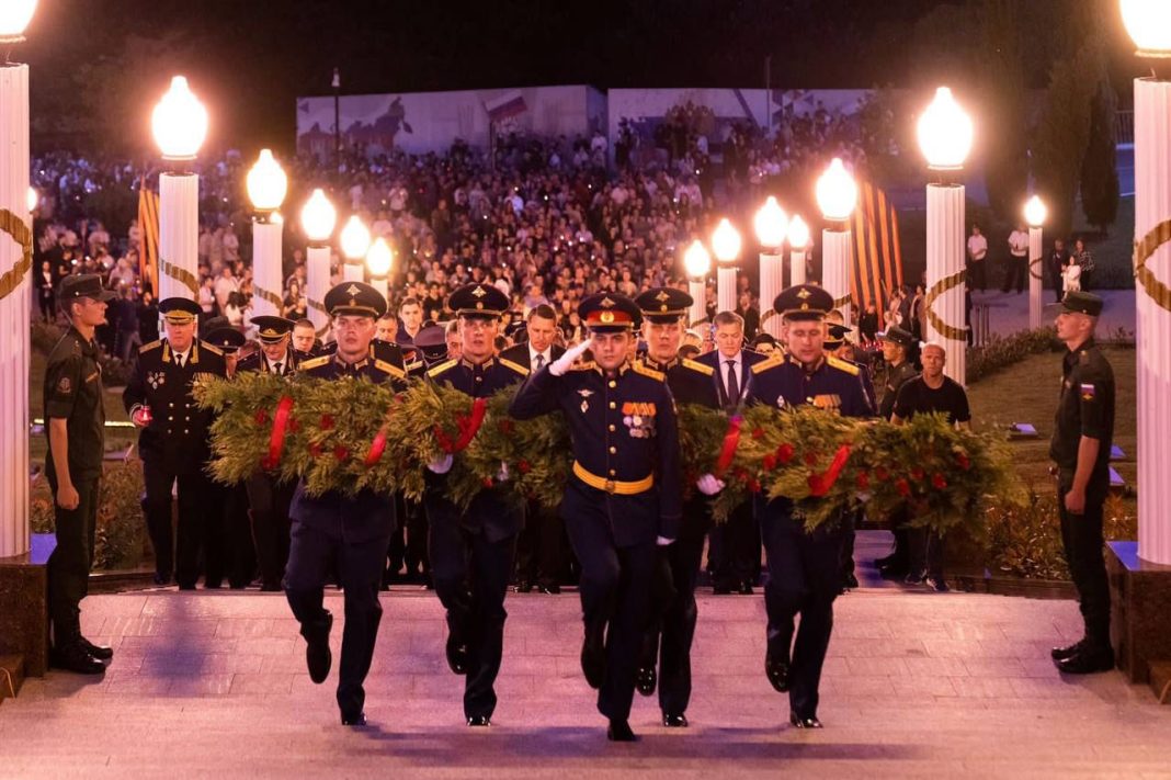 Вечная Память: в Сочи в 4 утра отдали дань героям (Видео)