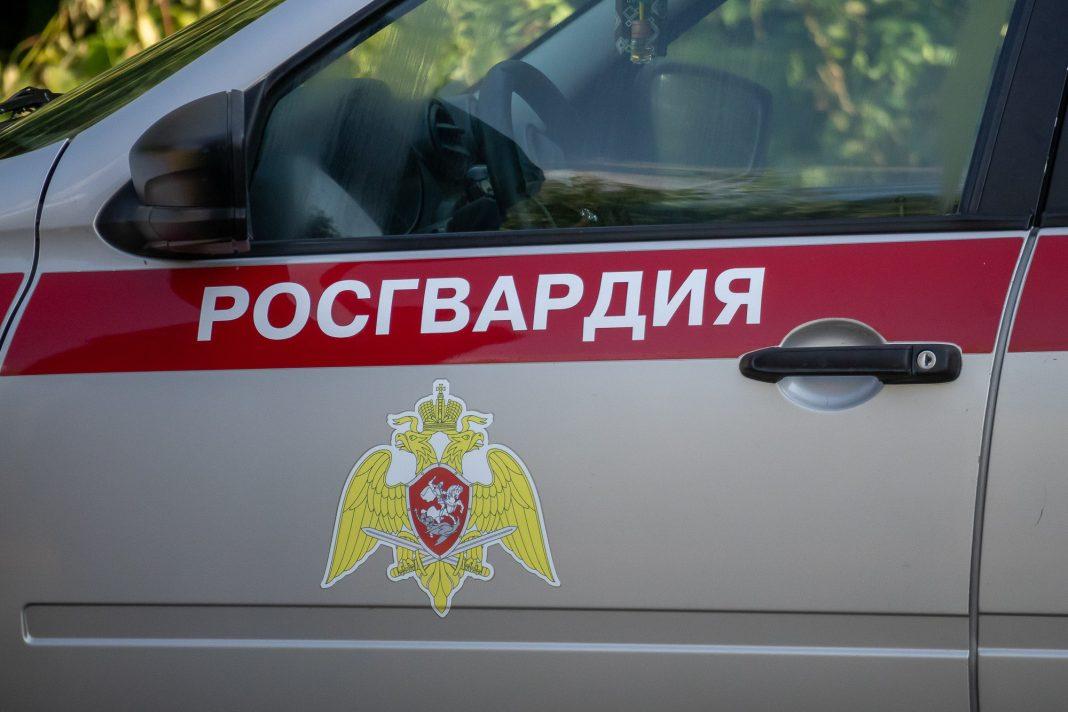 Тревога в сочинской школе: подозрительный мужчина проник на территорию учреждения