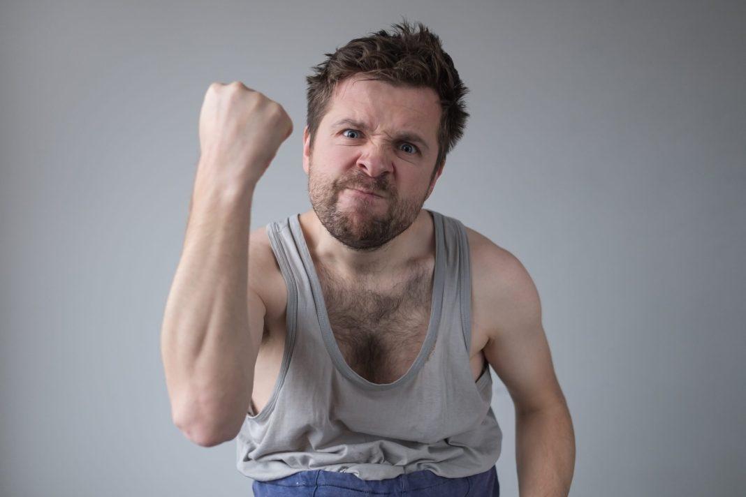 Эго не выдержало: в Сочи мужчина напал на пассажирку в автобусе (видео)