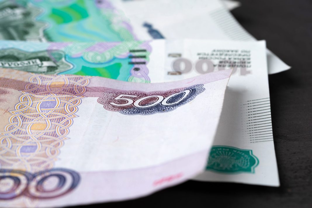 В России примут меры финансовой поддержки: насколько поднимется зарплата россиян в 2024 году?