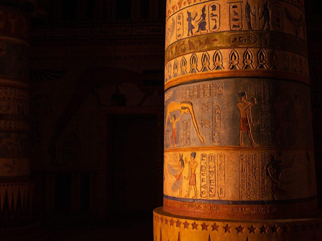 Хитрец или жертва клеветы: кем был археолог, обнаруживший гробницу Тутанхамона? И правда ли он срежиссировал эти раскопки?