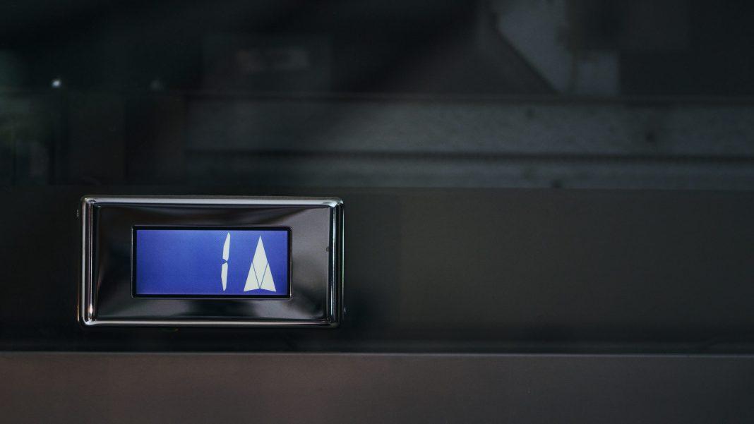 Женщина застряла в лифте на три дня и умерла