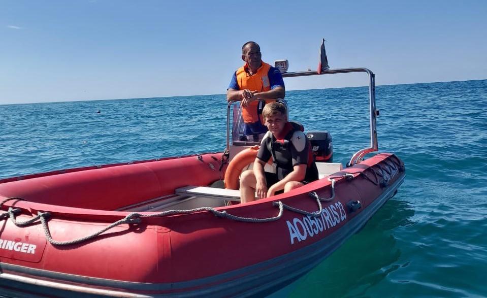 Не умел плавать: в море в Сочи уже сутки ищут пропавшего мужчну