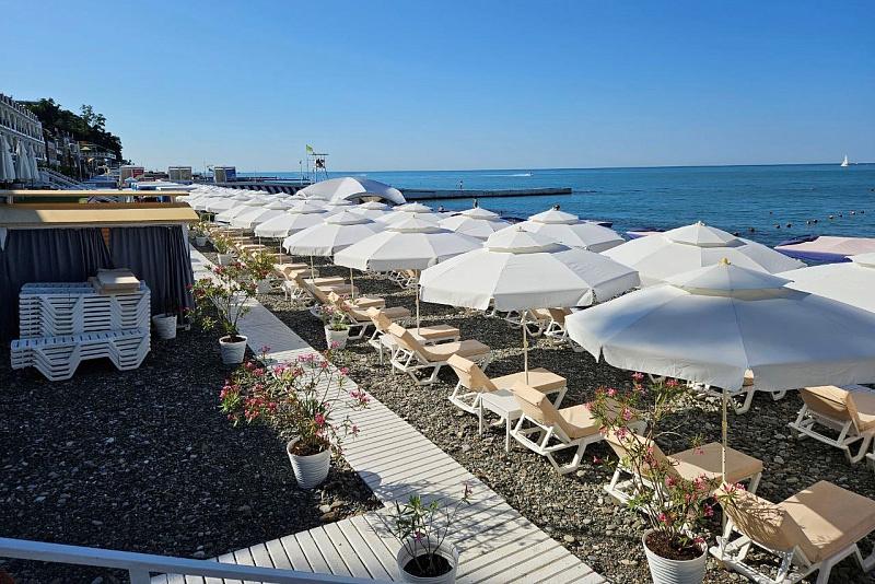 Мрак рассеялся: в Сочи пляжи возобновили свою работу