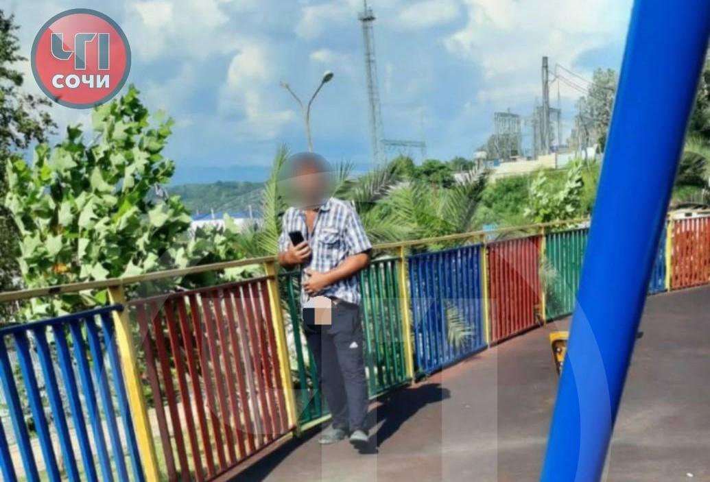 Эксгибиционист напугал детей на детской площадке в Сочи