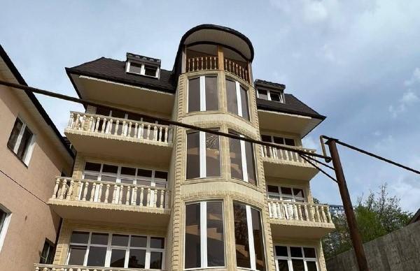 Снова о самостроях: четырехэтажную самовольную постройку хотят снести в Сочи