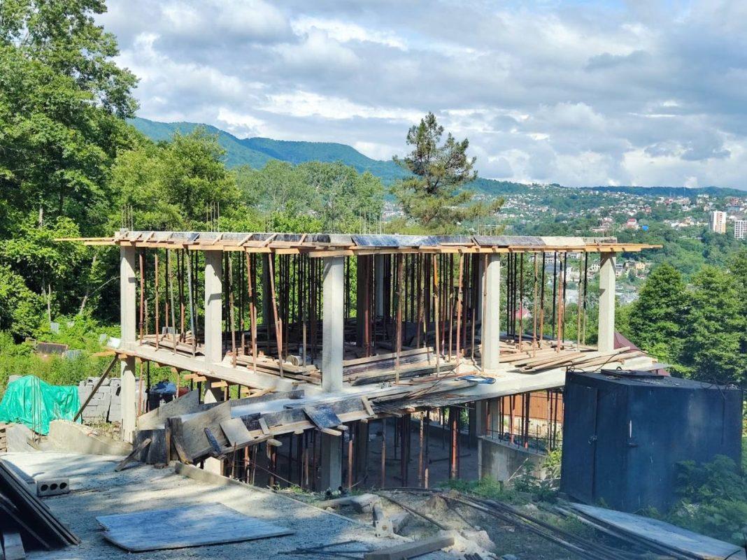 Очередной самострой попал под удар в Сочи: его должны будут снести