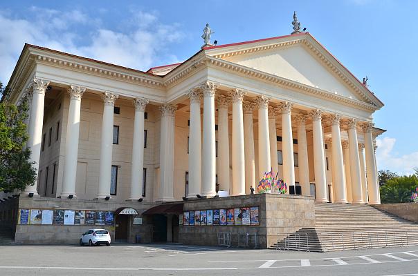 Культурный Сочи: 24 июля в Зимнем театре состоится открытие выставочного проекта «Наставники»