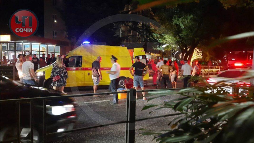 В Сочи 20-летняя самокатчица попала в аварию. Что с ней сейчас?