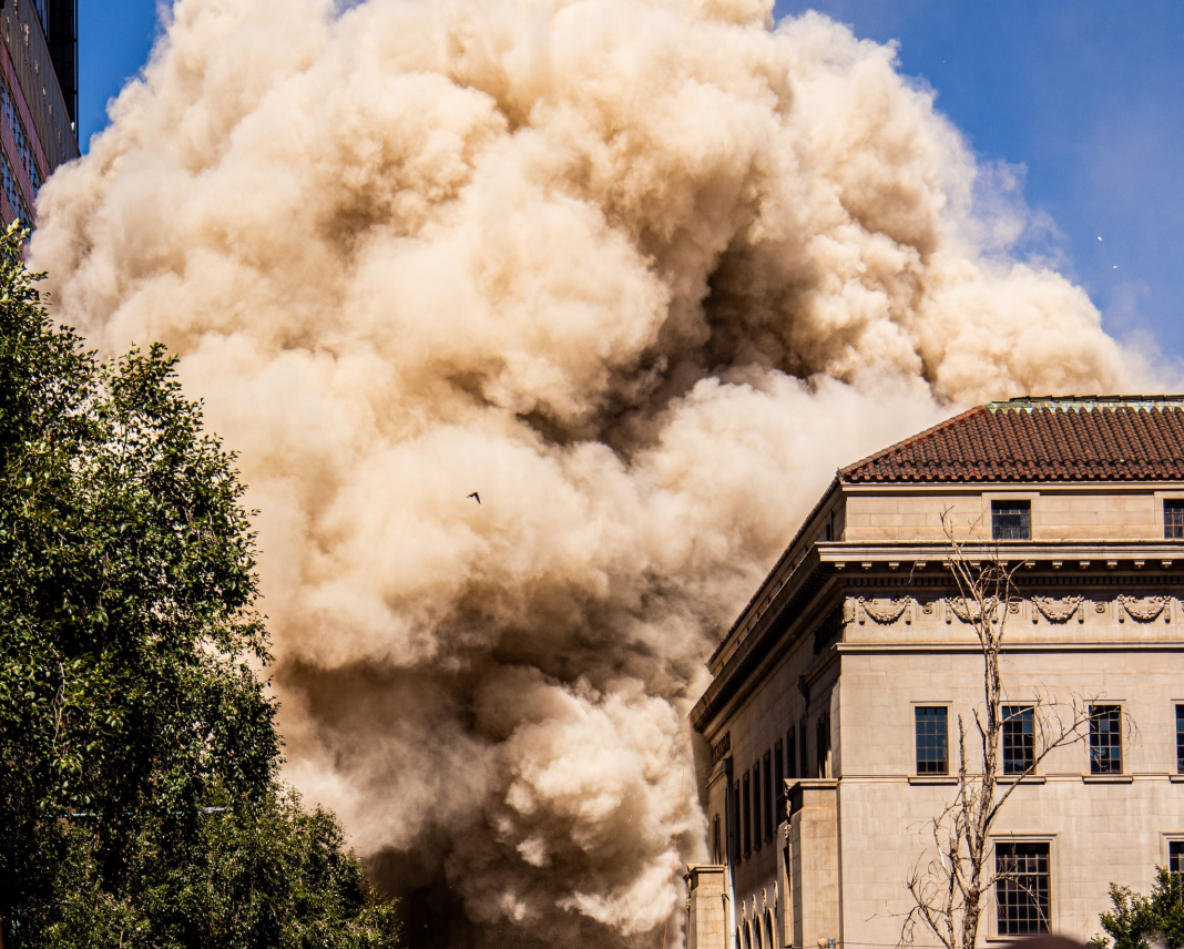 5 человек спасли из огня, 70 пришлось эвакуировать: взрыв дезодоранта привел к катастрофе