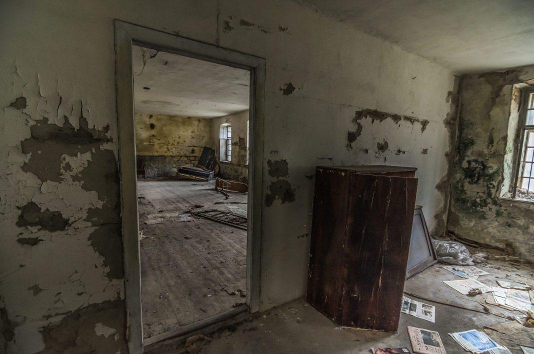 Заброшенный замок на краю обрыва: это место в Сочи следует посетить всем туристам