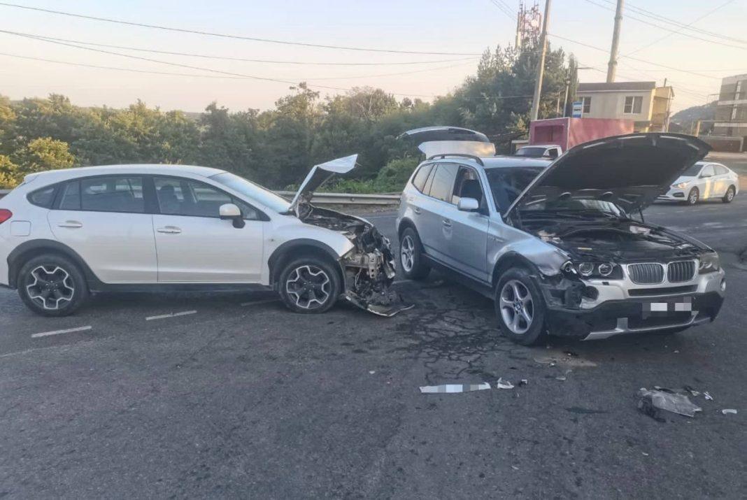 В Сочи в аварии с двумя иномарками пострадал ребенок