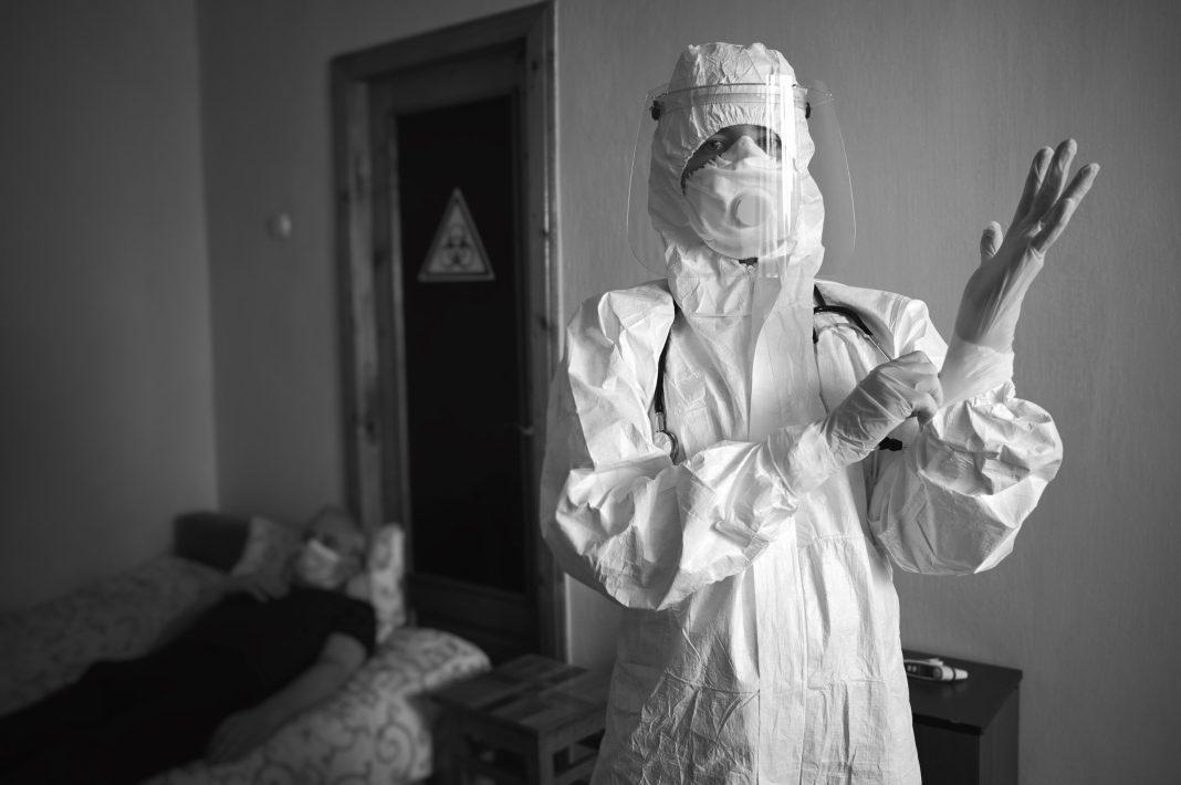 По отелю ходят люди в белых халатах и берут пробы: отвратительная история массового заражения русских туристов в отеле