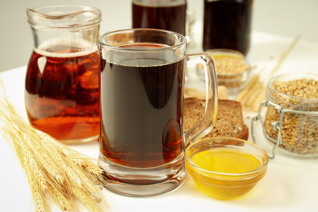 Кто пьет, тот рискует: диетолог объяснил, кому вреден квас