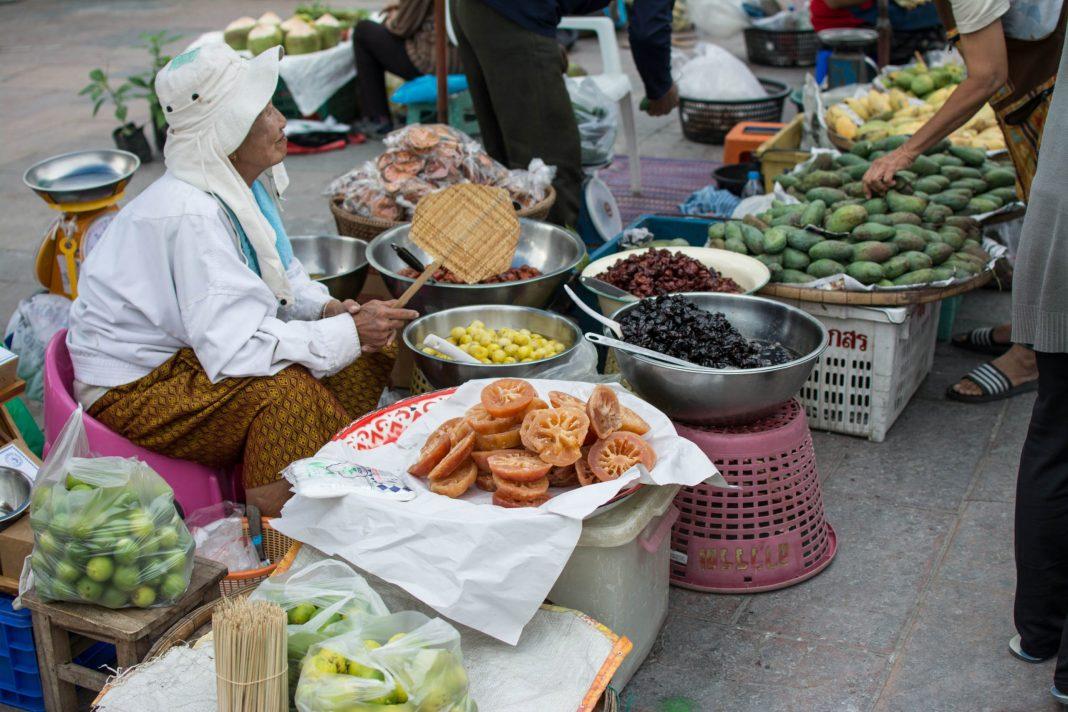 Суп в пакете и омлет с заправки: турист из России рассказал, почему он больше никогда не будет заказывать еду во вьетнамских ресторанах