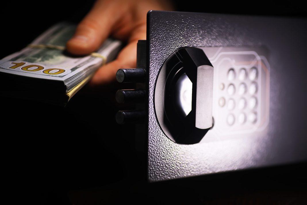 Захотел легких денег и красивой жизни: житель Сочи украл у своего друга 4 млн рублей