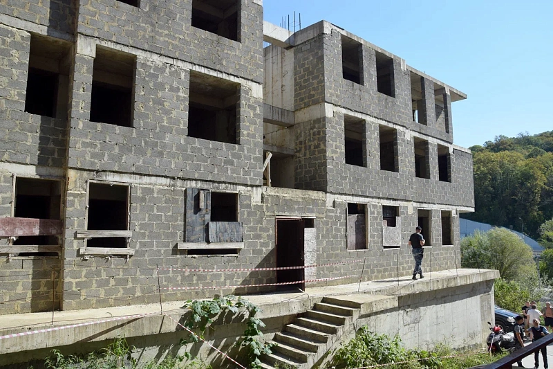 В Сочи до конца года будут снесены больше 20 объектов самовольного строительства