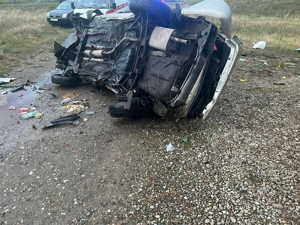 Поезд Адлер — Минск протаранил легковушку: погибло два человека