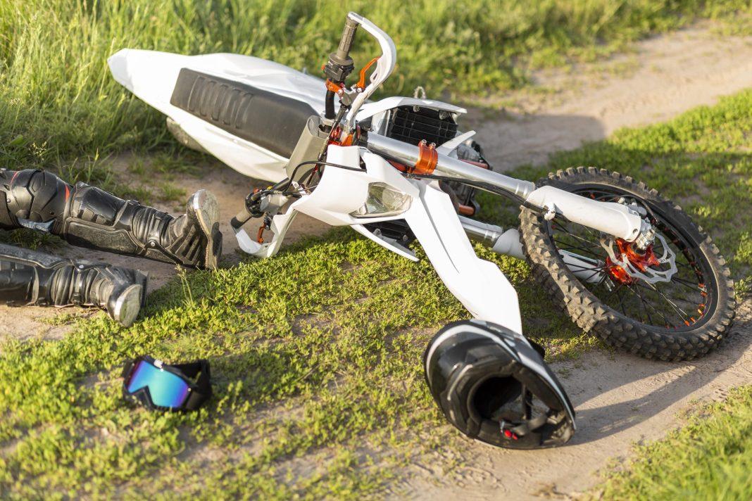 Мужчине потребовалась срочная помощь медиков: в Сочи произошло ДТП