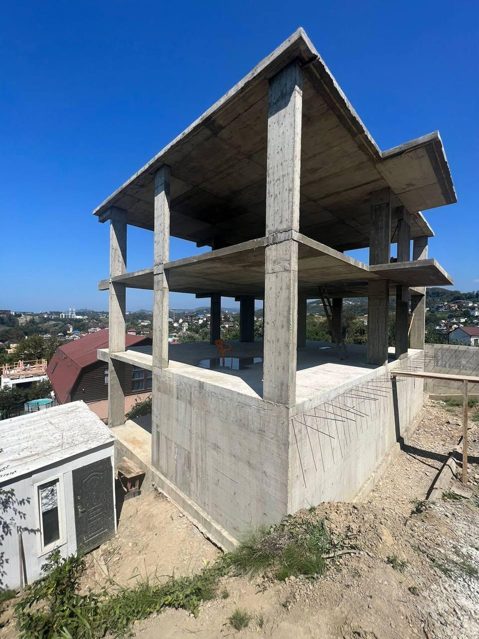 Все три этажа под снос: в Сочи разберутся с очередным самостроем