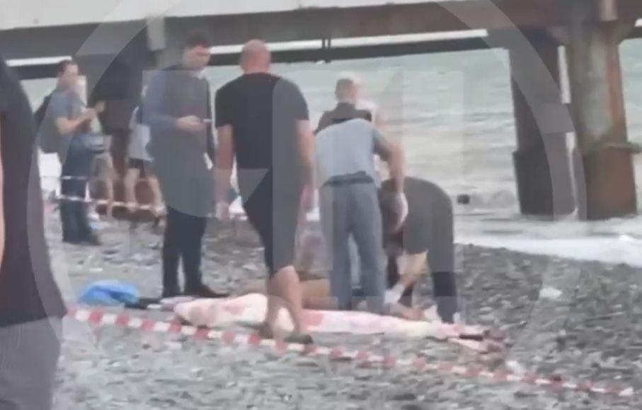 Зашел в море и не вернулся: на одном из пляжей в Сочи утонул мужчина (видео)