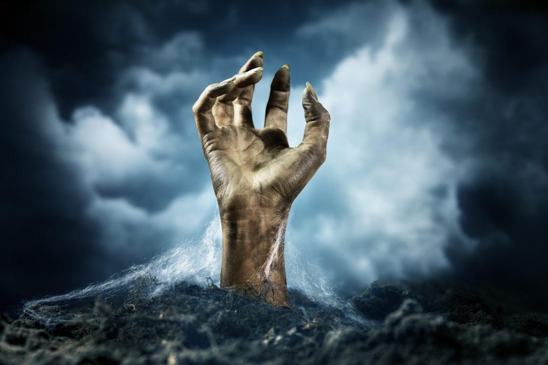 Беспокойные мертвецы: суд воскресил женщину и заставил переоформить документы — причиной путаницы стал ее умерший муж