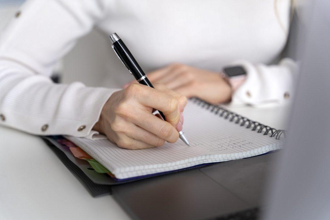 «Трансгендер Анна сообщила»: эксперт рассказал о склонении слова «трансгендер»