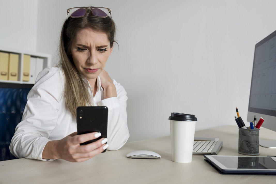 По iPhone 15 будет невозможно позвонить в России: почему у некоторых смартфонов нет мобильной связи?