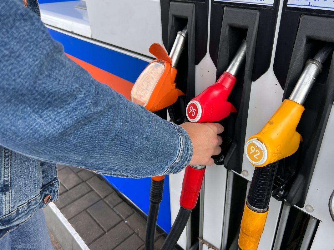 ФАС будет судиться с заправками, завышающими цены на бензин