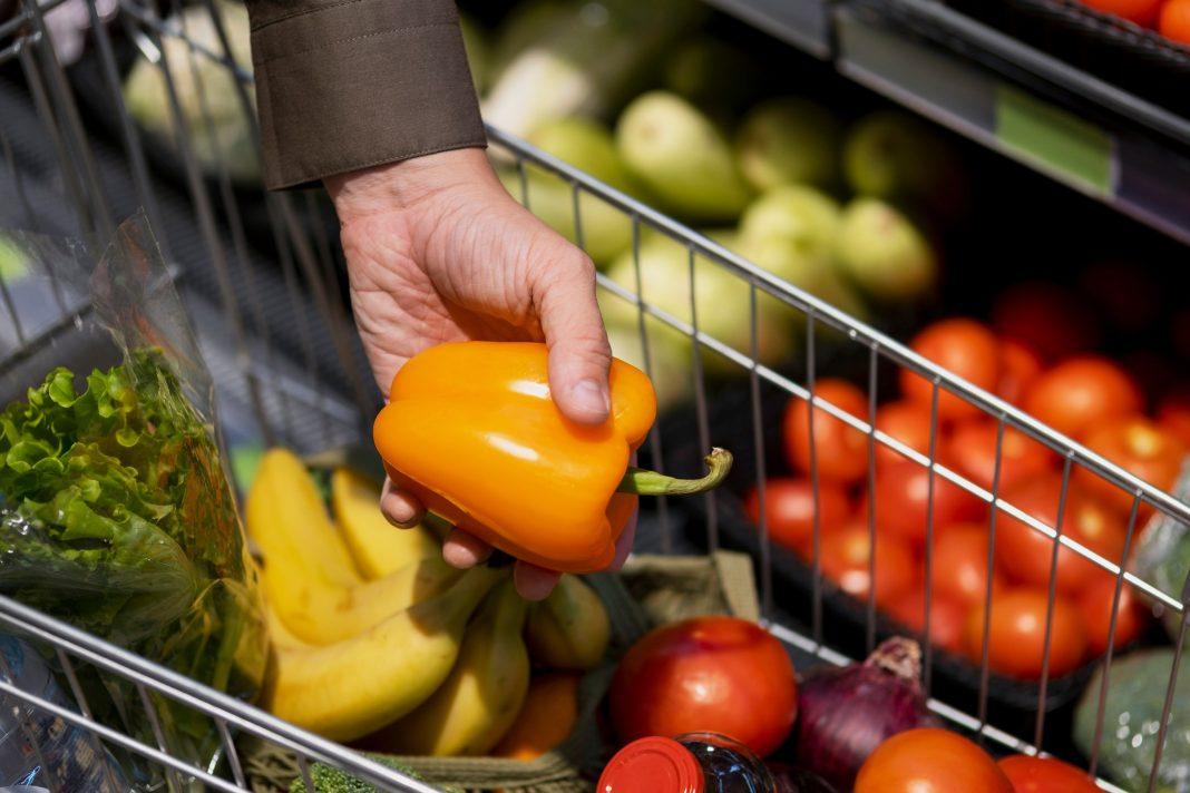 Нужно запасаться: что будет с ценами на продукты в России?