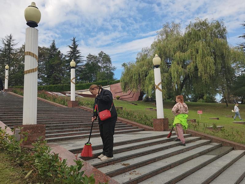 В Сочи больше 3000 человек приняли участие в общегородском субботнике